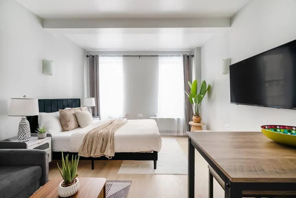 Apartment 73-705N Luxury Elv Bldg 24H Dm Gym Studio New York